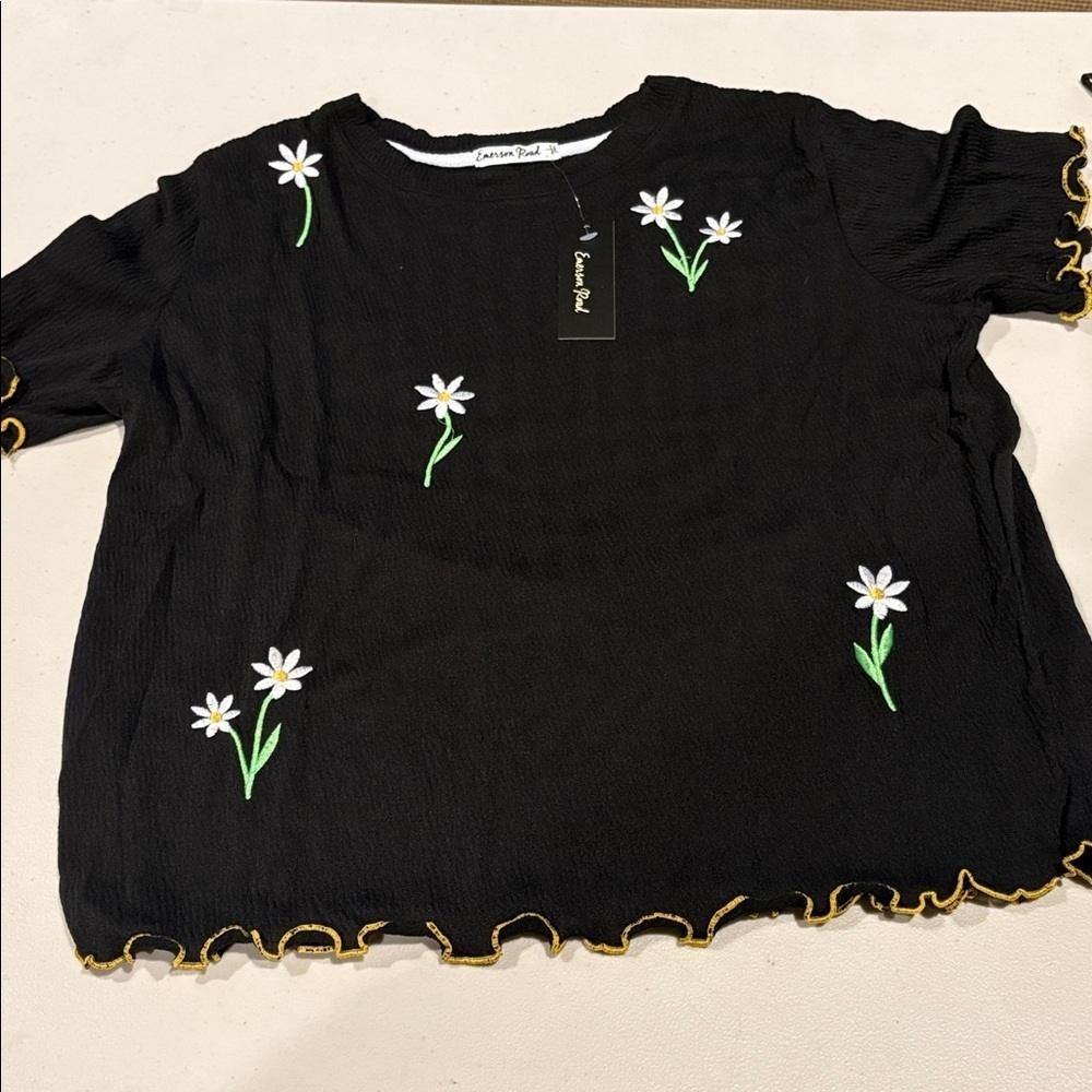 Emerson Rose - Black Daisy Flowers Tee and Short Pajama Set. Size Large. NWT - Picture 4 of 15